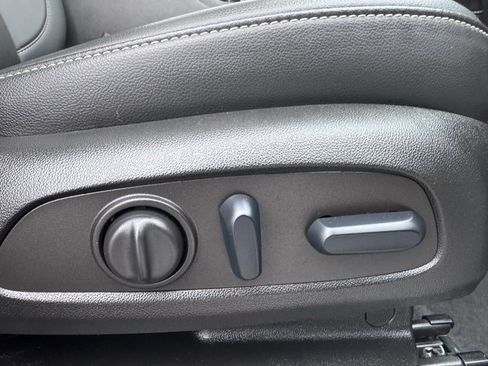 Used 2022 GMC Acadia SLT w/ Elevation Edition image 30