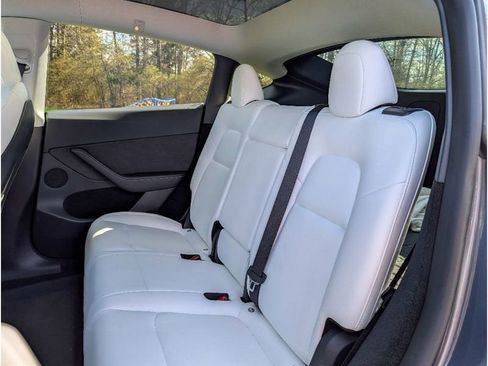 Used 2023 Tesla Model Y Long Range AWD/4WD image 12