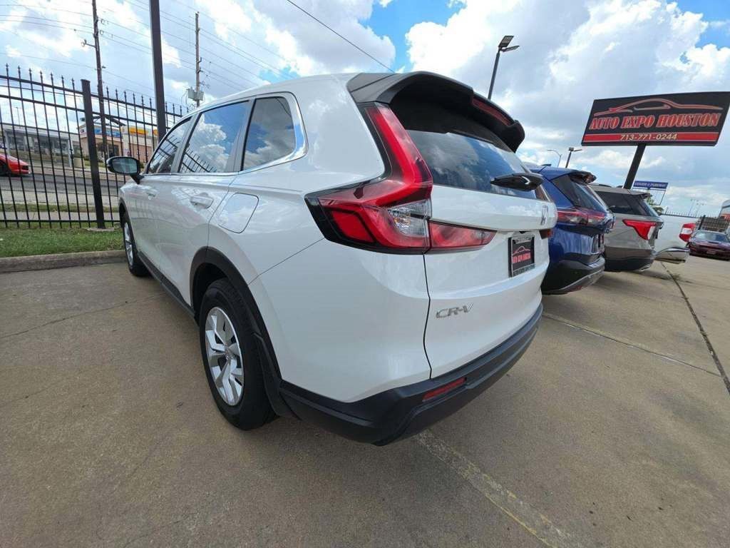 Used 2024 Honda CR-V LX image 3