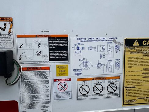 Used 2022 Ford F650 2WD Regular Cab Super Duty image 25