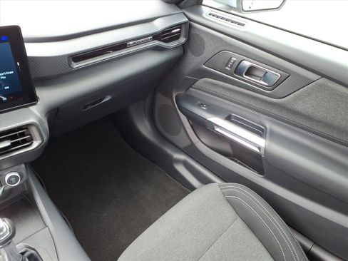 Used 2025 Ford Mustang Coupe RWD image 32
