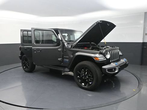 Used 2023 Jeep Wrangler Unlimited Sahara w/ Cold Weather Group AWD/4WD image 30
