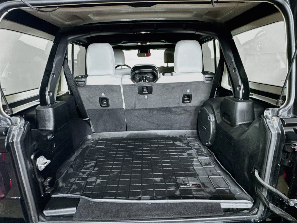 Used 2023 Jeep Wrangler Unlimited Sahara AWD/4WD image 31