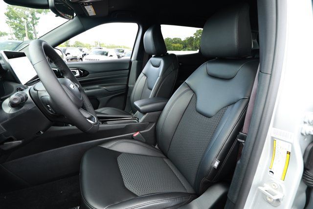 New 2026 Jeep Compass Latitude AWD/4WD image 22