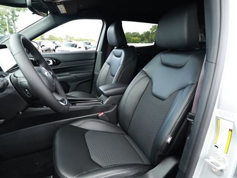New 2026 Jeep Compass Latitude AWD/4WD image 22