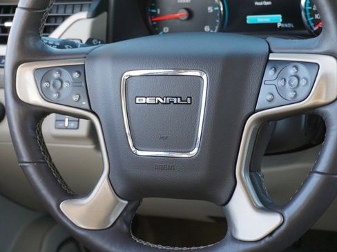 Used 2018 GMC Yukon Denali image 32