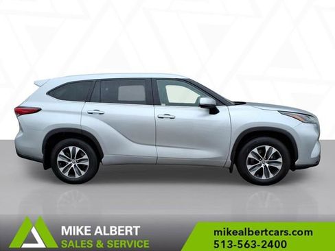 Used 2022 Toyota Highlander XLE image 8