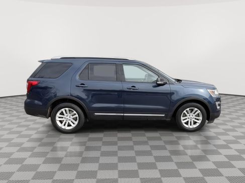Used 2017 Ford Explorer XLT w/ Equipment Group 202A FWD image 7