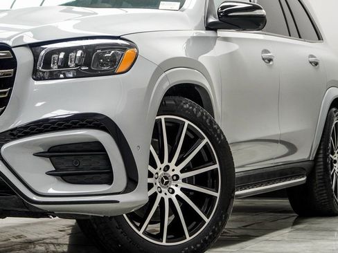 Used 2024 Mercedes-Benz GLS 580 4MATIC image 7