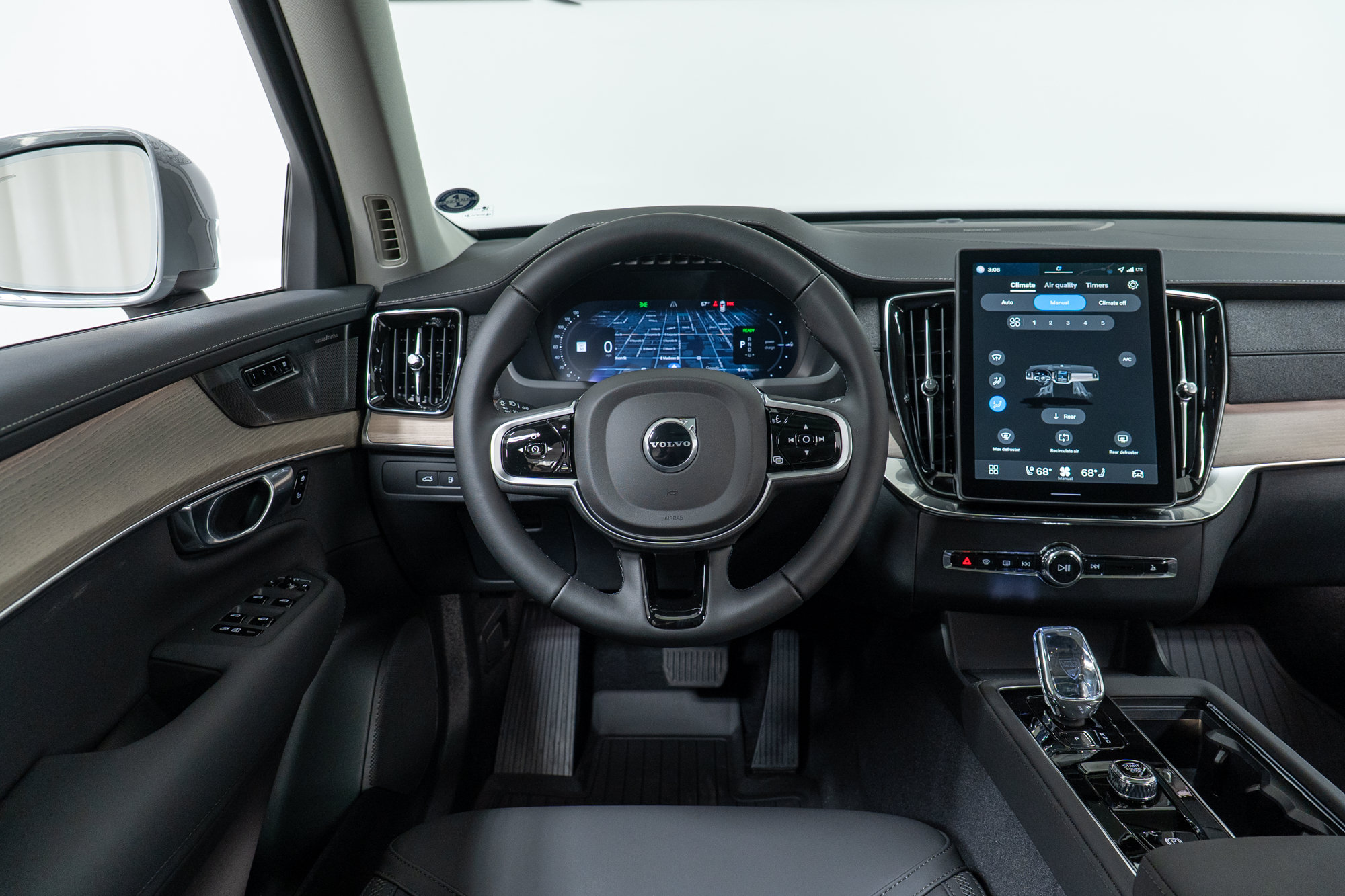 New 2026 Volvo XC90 T8 Plus w/ Protection Package Premier AWD/4WD image 17