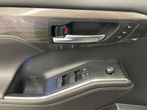 Used 2020 Toyota Highlander Platinum AWD/4WD image 12