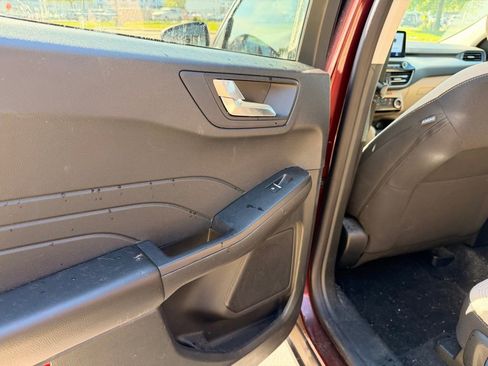 Used 2021 Ford Escape SE FWD image 22