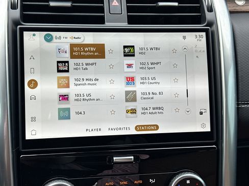 Used 2025 Land Rover Discovery Dynamic SE image 30