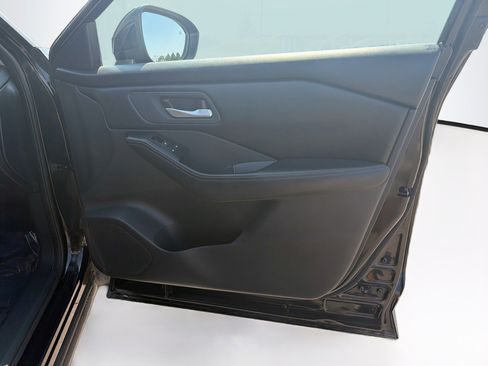 Used 2025 Nissan Rogue SV AWD/4WD image 34