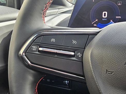 Used 2025 Chevrolet Equinox EV RS image 31