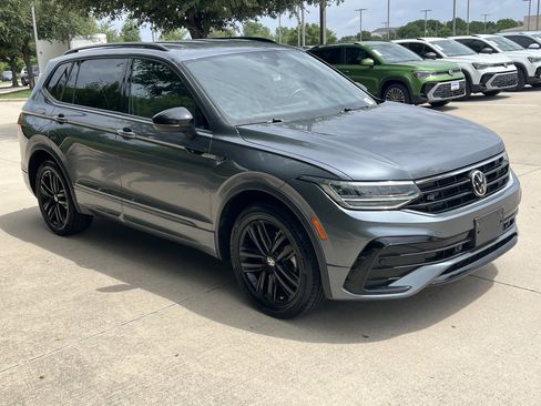 Used 2022 Volkswagen Tiguan SE R-Line FWD image 2