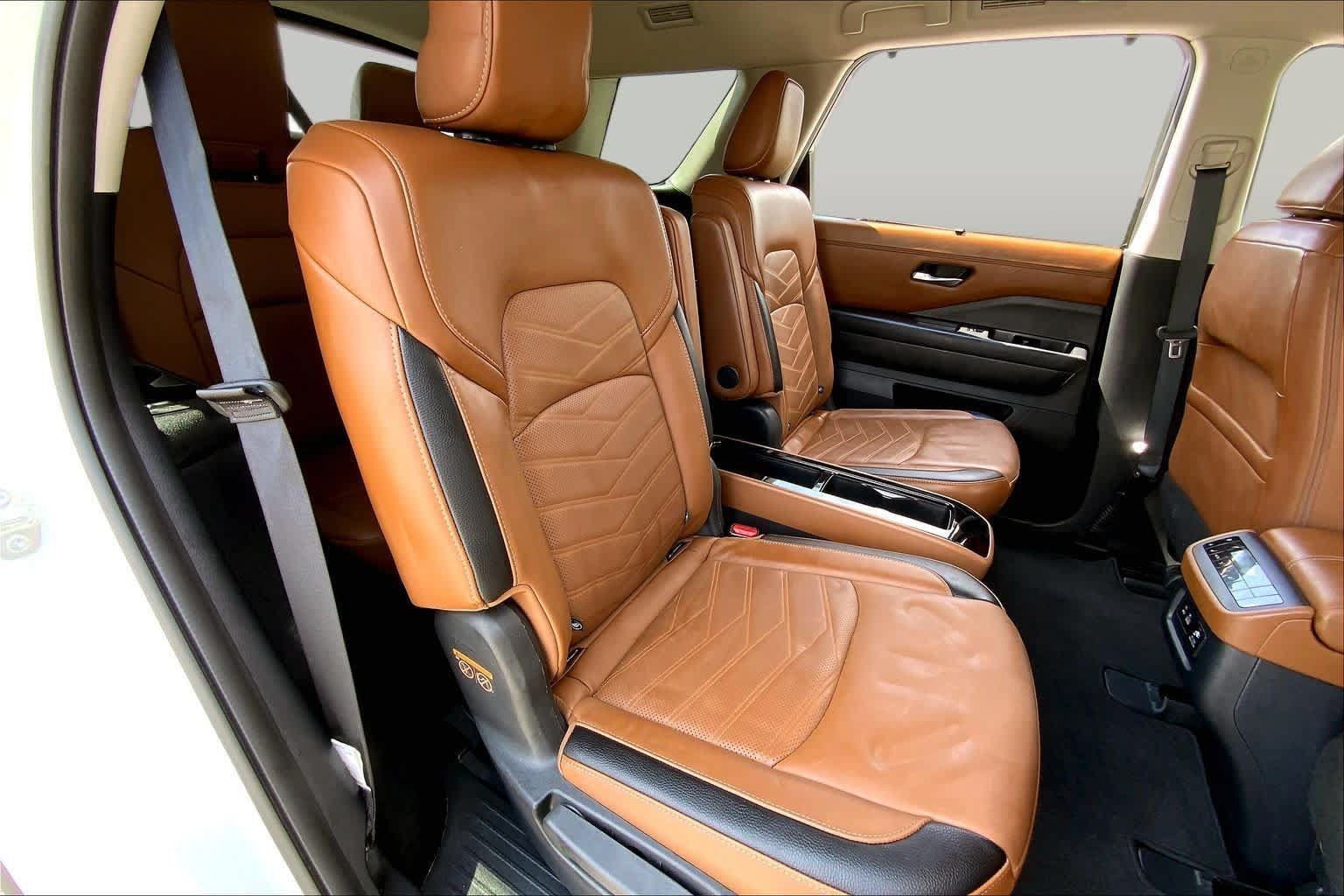 Used 2024 Nissan Pathfinder Platinum FWD image 19