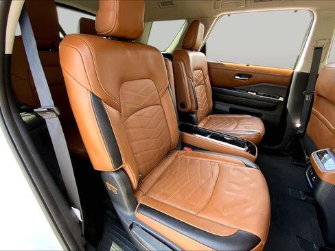 Used 2024 Nissan Pathfinder Platinum FWD image 19