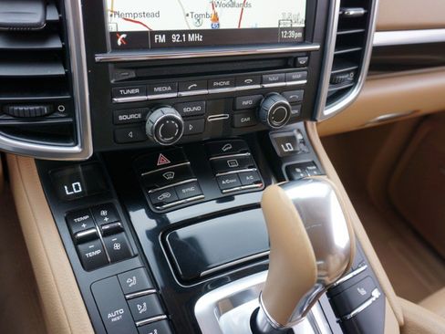 Used 2014 Porsche Cayenne image 18