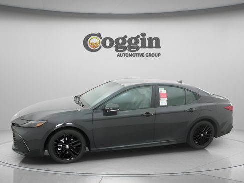 New 2026 Toyota Camry SE FWD image 3
