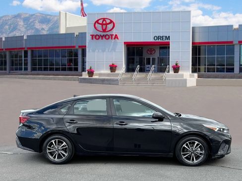 Used 2023 Kia Forte LXS w/ LXS Technology Package FWD image 6