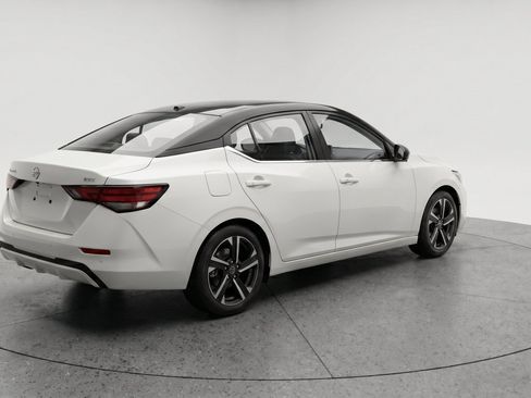 Used 2025 Nissan Sentra SV FWD image 9