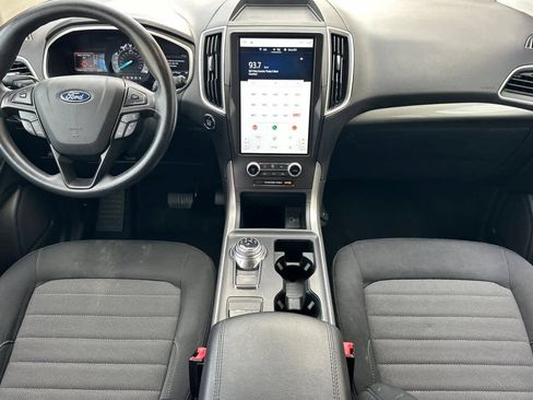 Certified 2021 Ford Edge SE FWD image 3