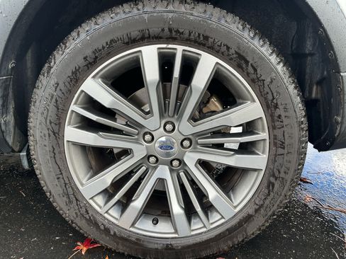 Used 2017 Ford Explorer Platinum image 16