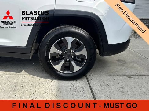 Used 2023 Jeep Grand Cherokee 4WD 4xe image 14