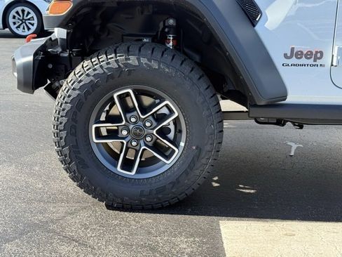 New 2025 Jeep Gladiator Mojave w/ Convenience Group image 12
