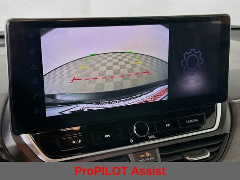 Used 2024 Nissan Altima 2.5 SV w/ SV Premium Package image 20