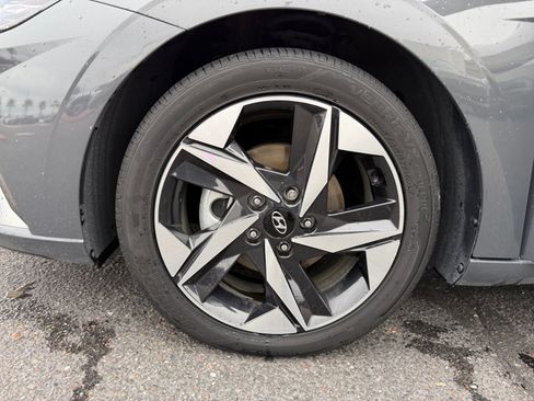 Certified 2023 Hyundai Elantra Limited image 24