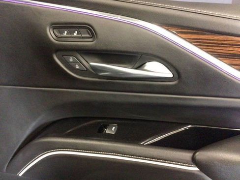 Used 2021 Cadillac Escalade Luxury AWD/4WD image 11
