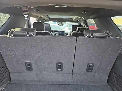 Used 2025 GMC Yukon AT4 Ultimate image 7