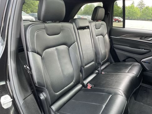 Used 2022 Jeep Grand Cherokee Overland AWD/4WD image 15