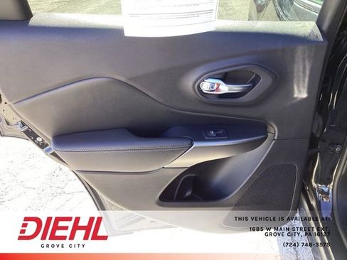 Used 2020 Jeep Cherokee Limited image 12