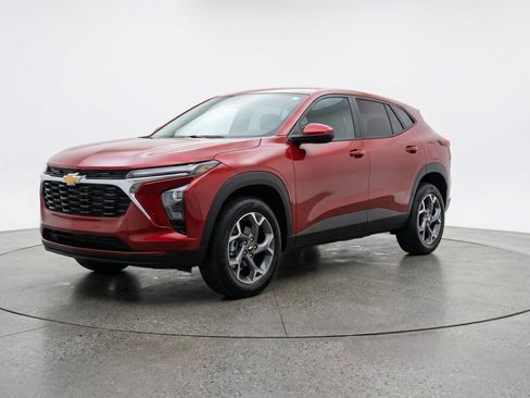 Used 2025 Chevrolet Trax LT w/ LT Convenience Package image 3