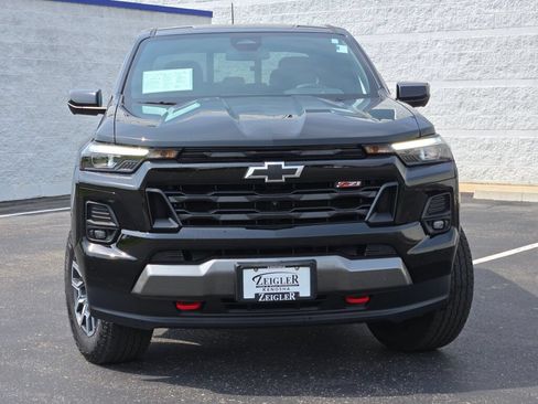 Used 2024 Chevrolet Colorado Z71 w/ Z71 Convenience Package 2 AWD/4WD image 3