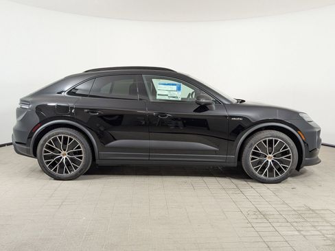 New 2026 Porsche Macan Electric RWD image 8