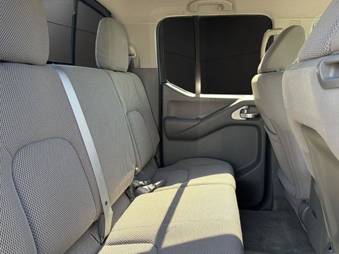 Used 2014 Nissan Frontier SV w/ SV Value Truck Package AWD/4WD image 18