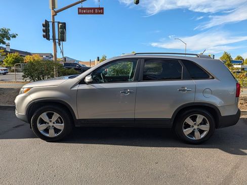 Used 2013 Kia Sorento EX FWD image 2