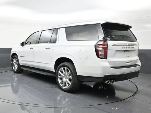Used 2022 Chevrolet Suburban High Country RWD image 3