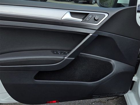 Used 2016 Volkswagen e-Golf SEL Premium w/ Driver Assistance Package image 10