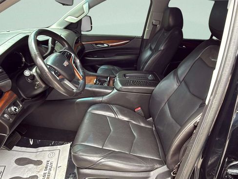 Used 2018 Cadillac Escalade ESV Luxury RWD image 13