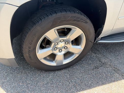 Used 2020 Chevrolet Suburban Premier RWD image 10