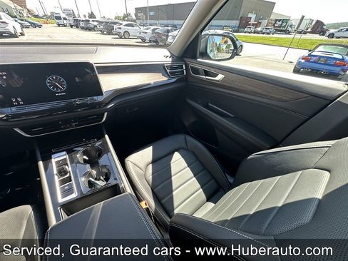 Used 2025 Volkswagen Atlas SEL AWD/4WD image 16
