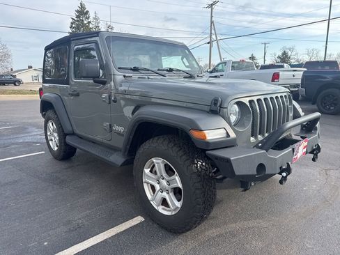 Used 2019 Jeep Wrangler Sport S image 2