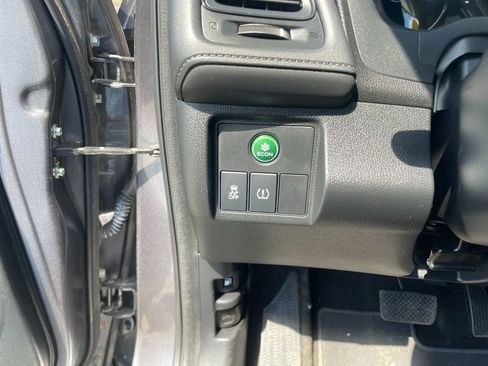 Used 2018 Honda HR-V LX image 14