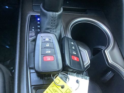 Used 2023 Toyota Camry XSE w/ Navigation Package image 19