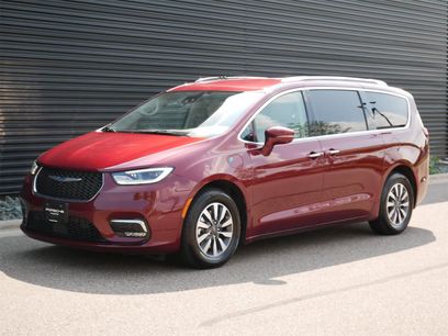 Used 2021 Chrysler Pacifica Touring-L